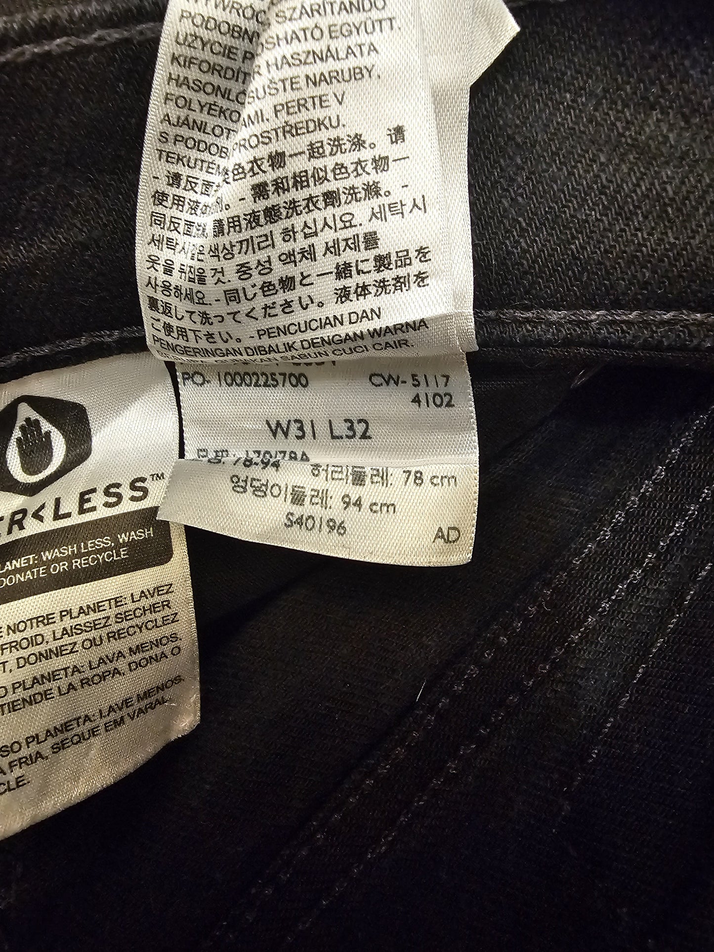 Levi's Black Jeans Athletic Taper Fit  - W32/28L