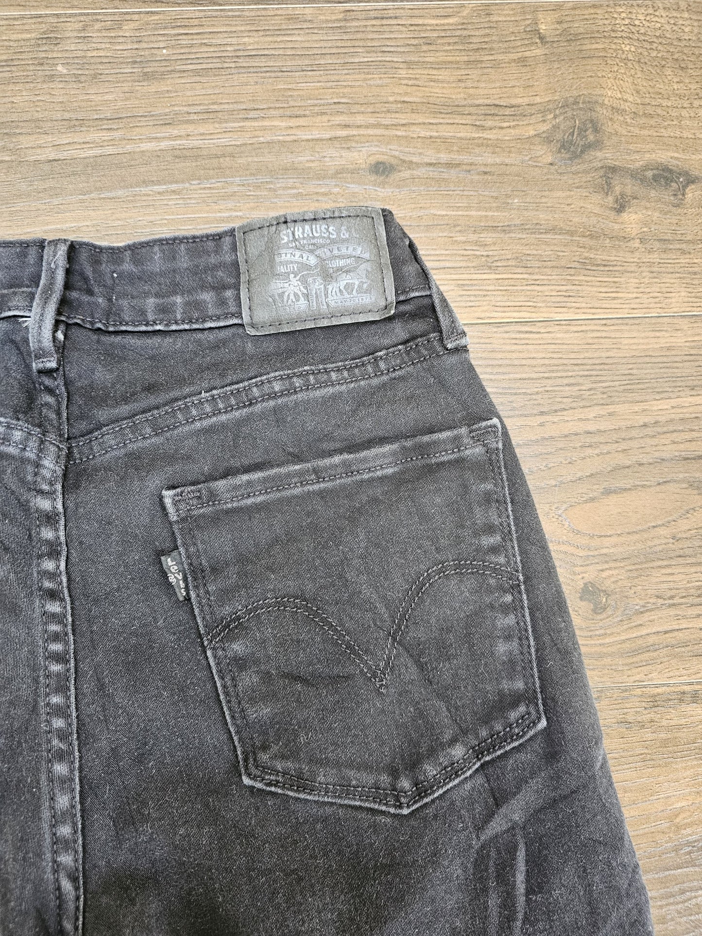 Levi's Womens Black Jeans Mid Rise Skinny Fit 4M W26/30L
