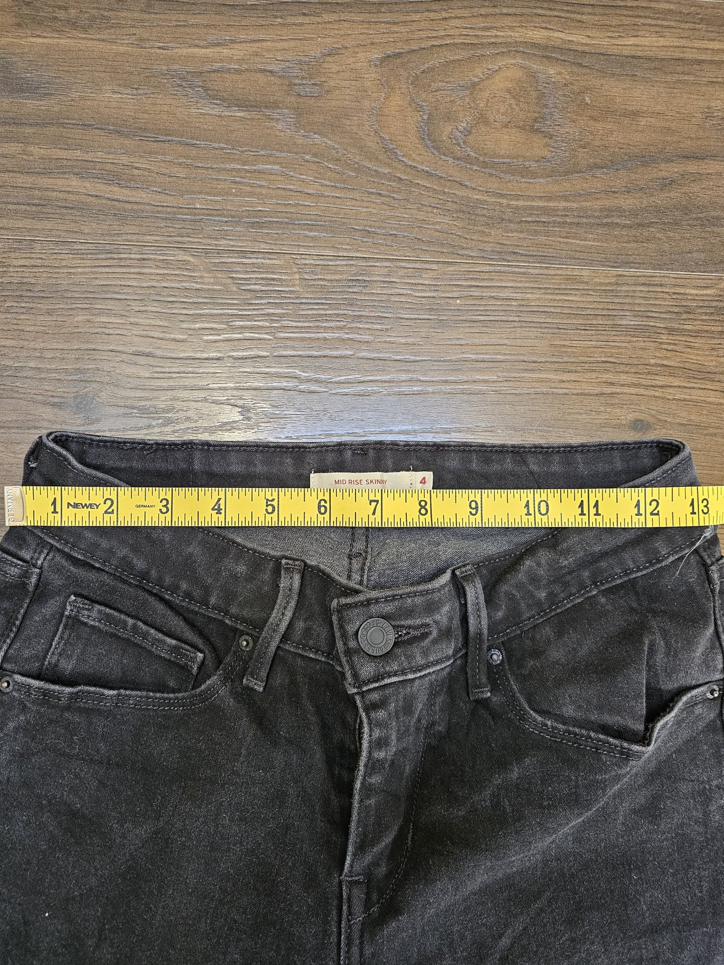 Levi's Womens Black Jeans Mid Rise Skinny Fit 4M W26/30L