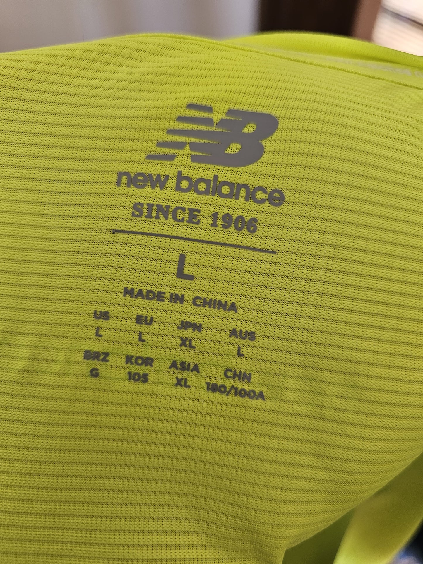 New Balance Short Sleeve T-Shirt Tee Top Sport - L/Large