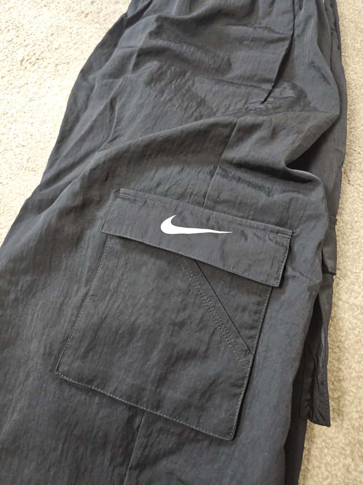 Nike Womens Black High-Rise Woven Cargo Pants/Trousers - M/Medium / 12-14