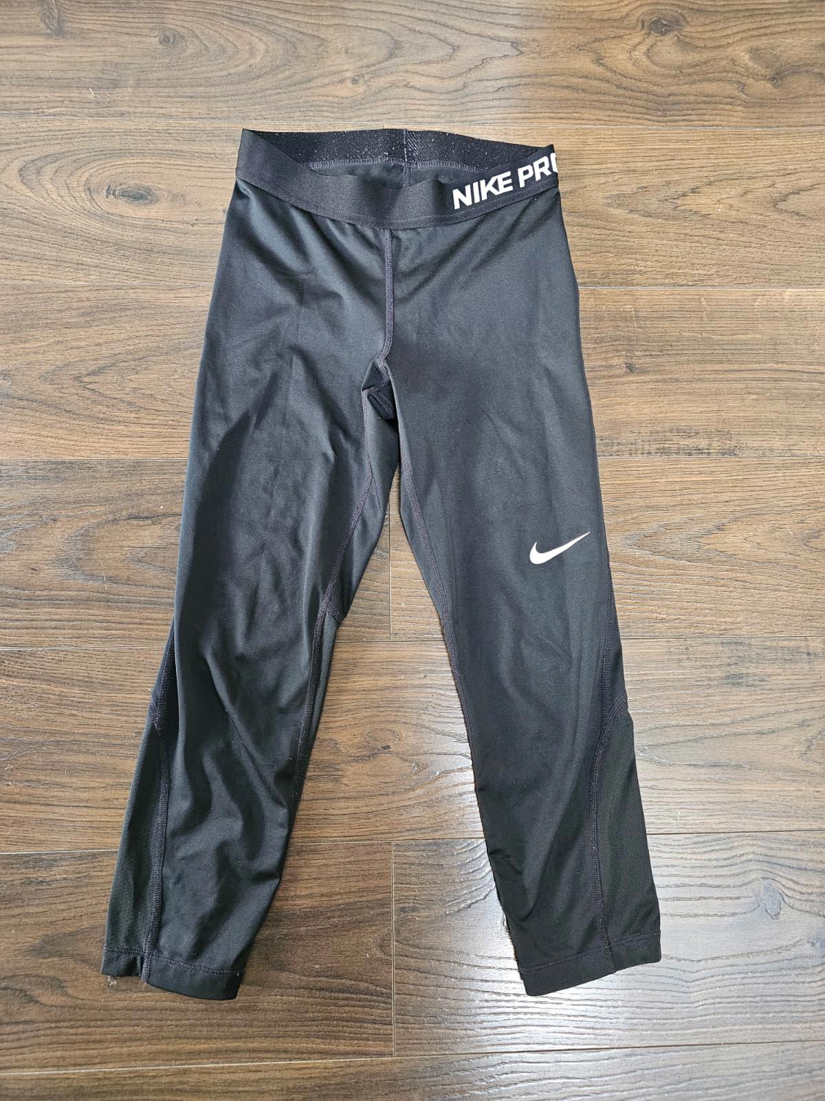 Nike Pro Womens 3/4 Activewear Sport/Casual Leggings - XS/Extra Small - 24/21