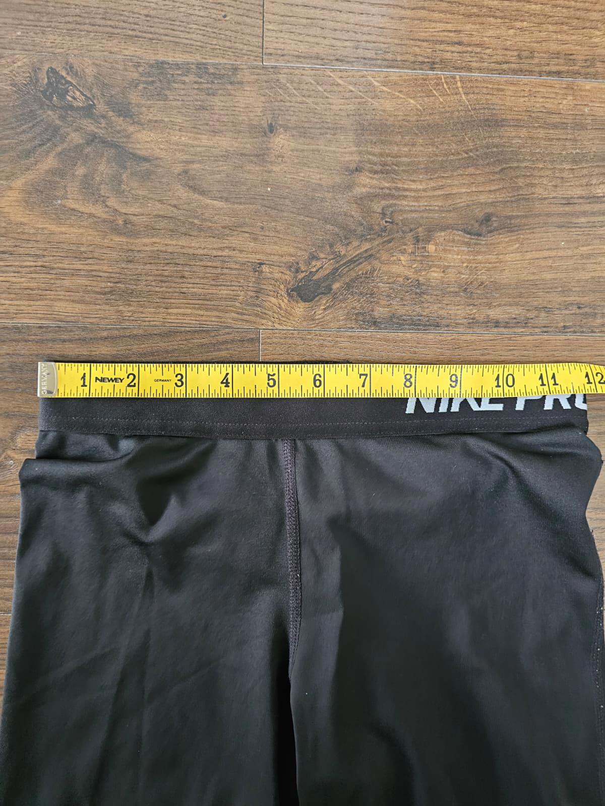 Nike Pro Womens 3/4 Activewear Sport/Casual Leggings - XS/Extra Small - 24/21