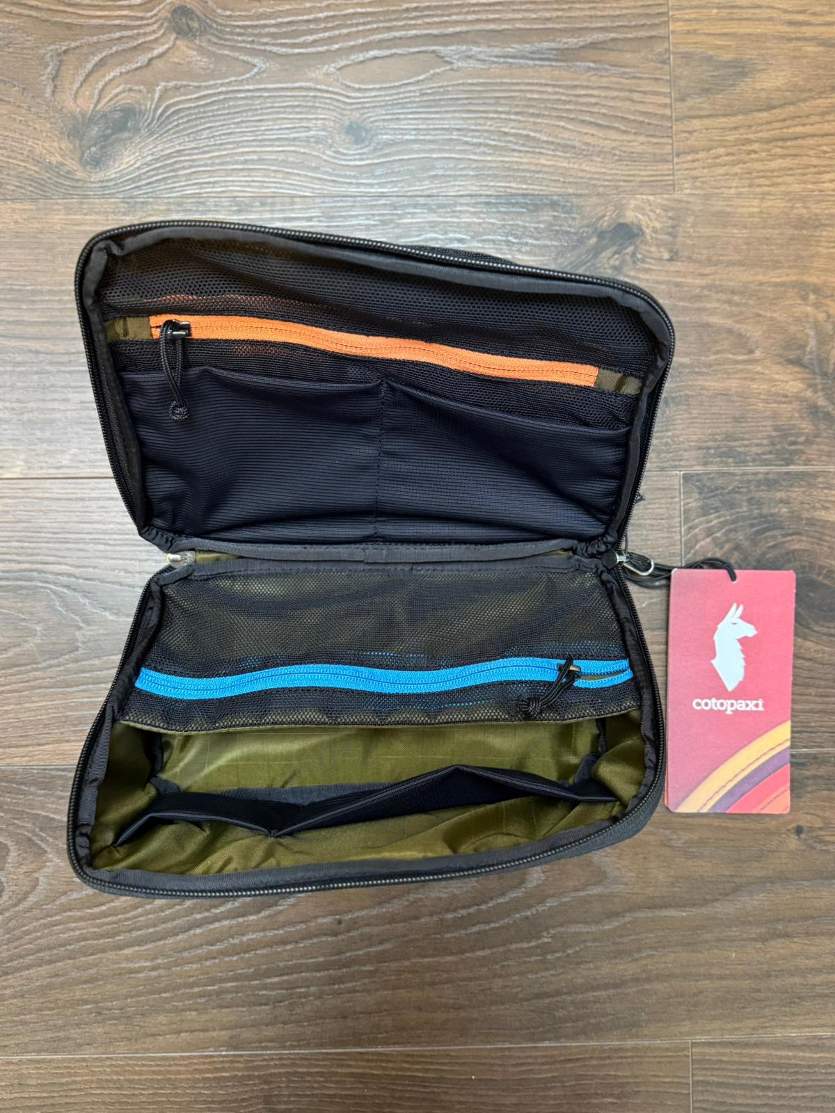 Cotopaxi Toiletry/Cosmetics/Home/Travel Kit - Cada Dia - Unisex - Black