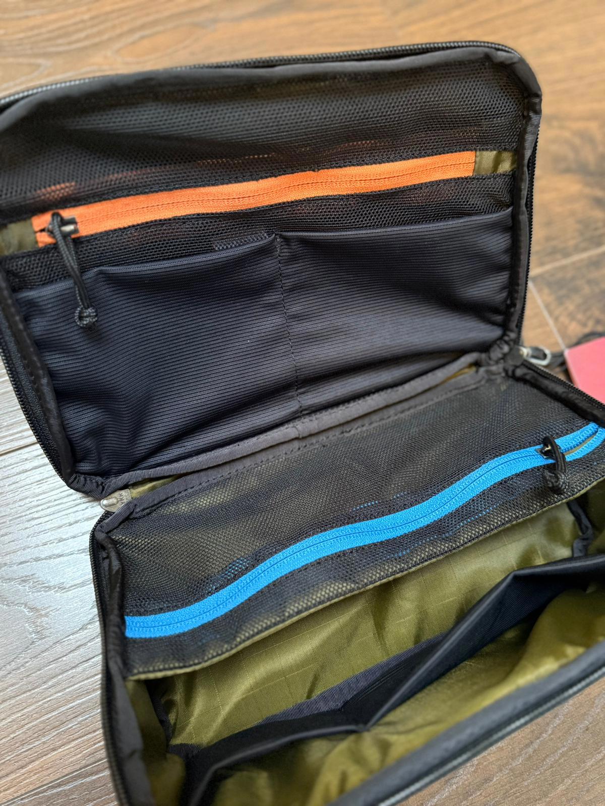 Cotopaxi Toiletry/Cosmetics/Home/Travel Kit - Cada Dia - Unisex - Black