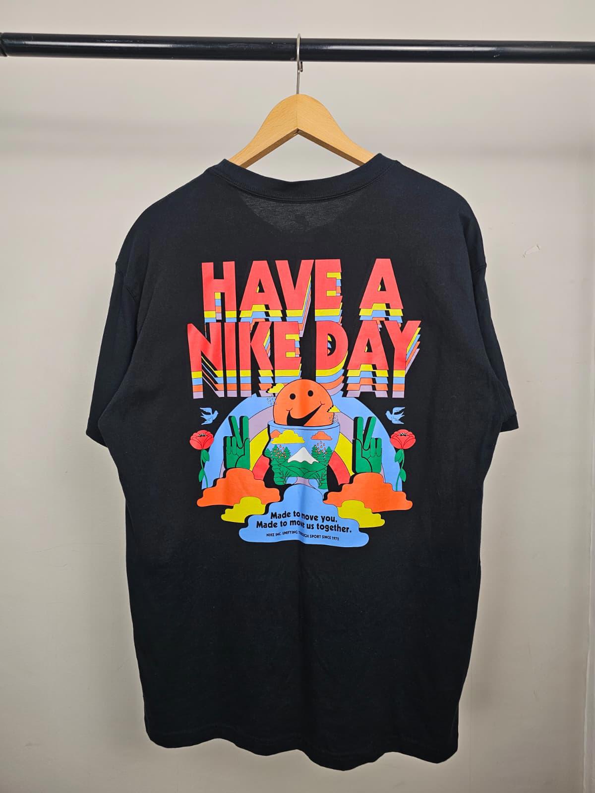 Nike Men's 'Have A Nike Day' Big Back Print Short Sleeve Top/T-Shirt - M/Medium