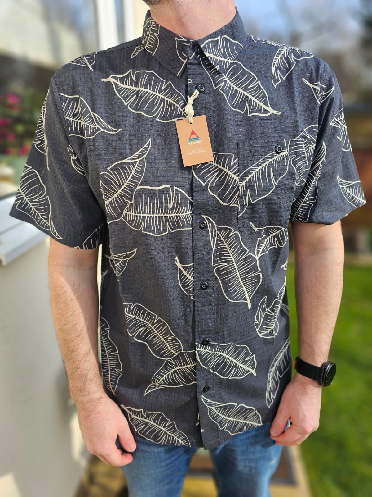 Passenger Men's Short Sleeve Pattern Leaf Print Adventure Shirt - L/Large