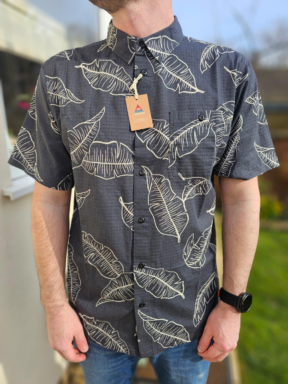 Passenger Men's Short Sleeve Pattern Leaf Print Adventure Shirt - L/Large