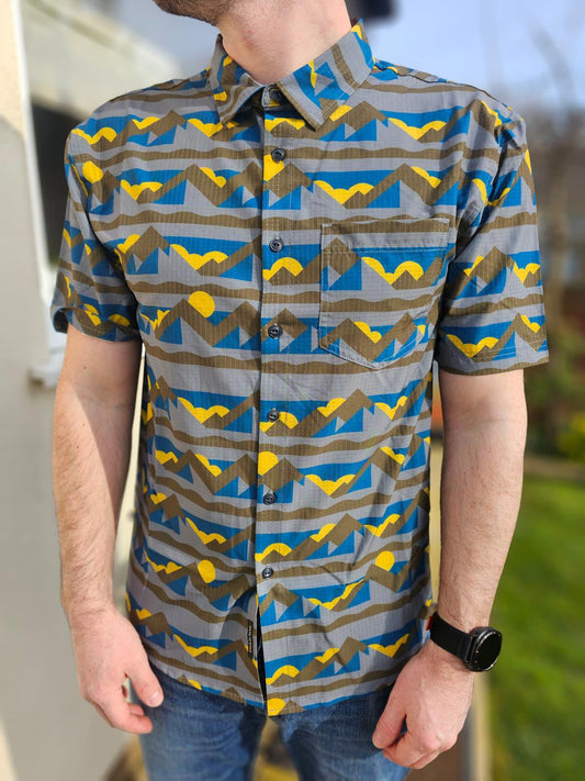 Passenger Mens Activewear Short Sleeve Mountain Print Pocket Shirt - L/Large