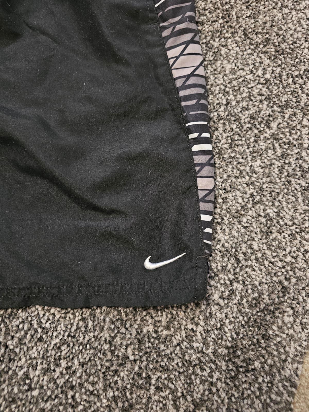 Nike Men's Embroidered Swoosh Activewear Mesh Lined Shorts - M/Medium 30/32