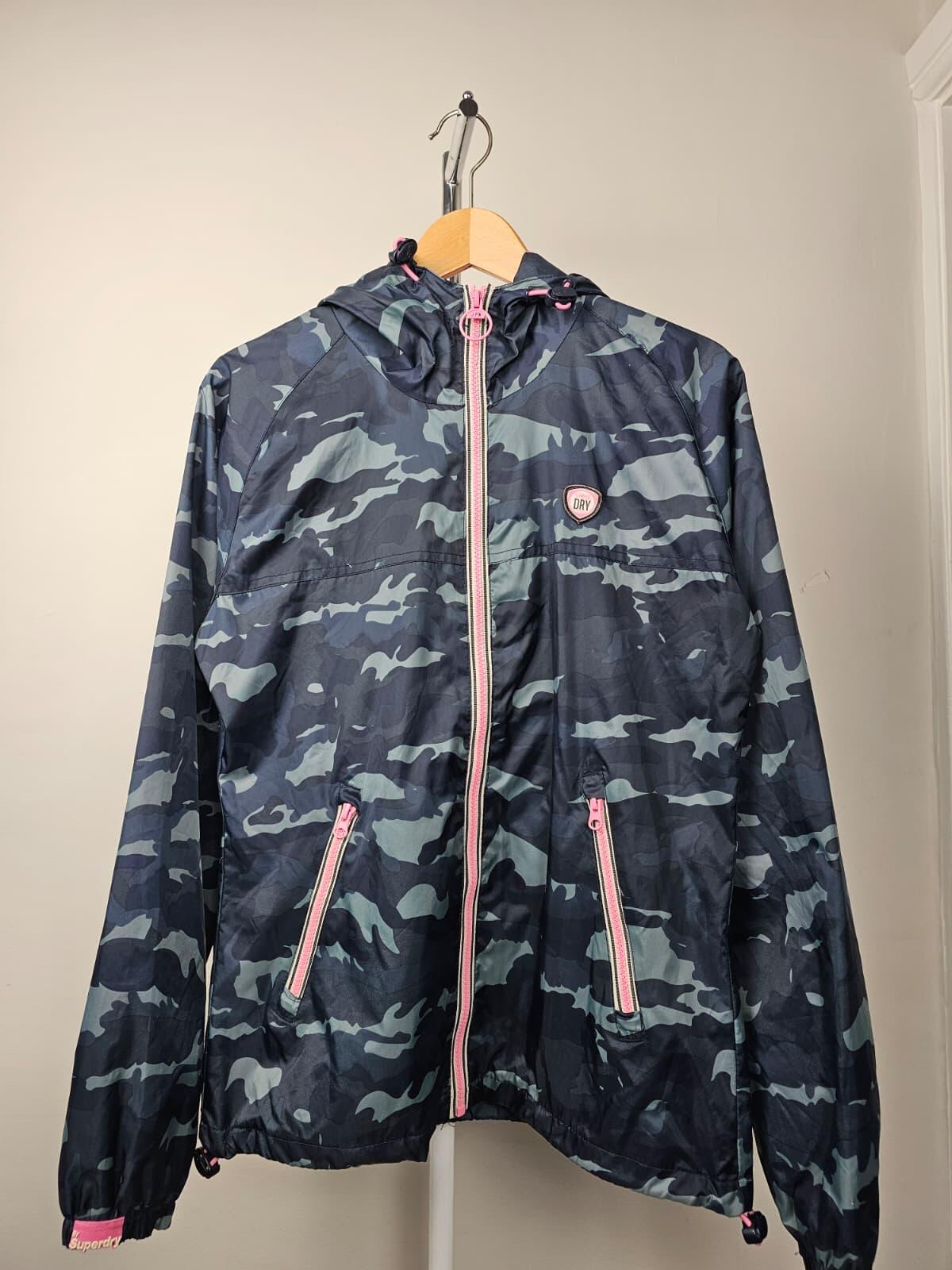 Superdry Women's Sport Lightweight Camouflage Windbreaker Rain Jacket - M/Medium
