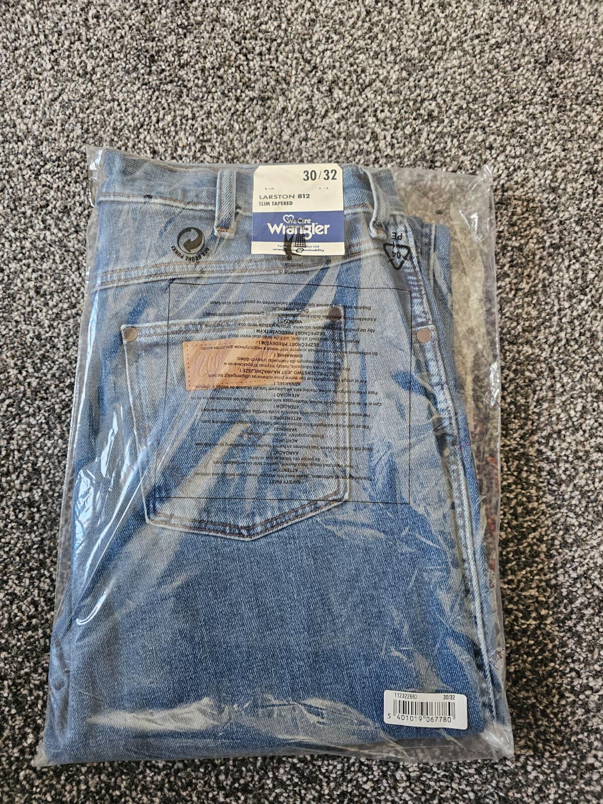 Wrangler Men's Larston 812 Slim Tapered Light Blue Wash Denim Jean's - 30/32