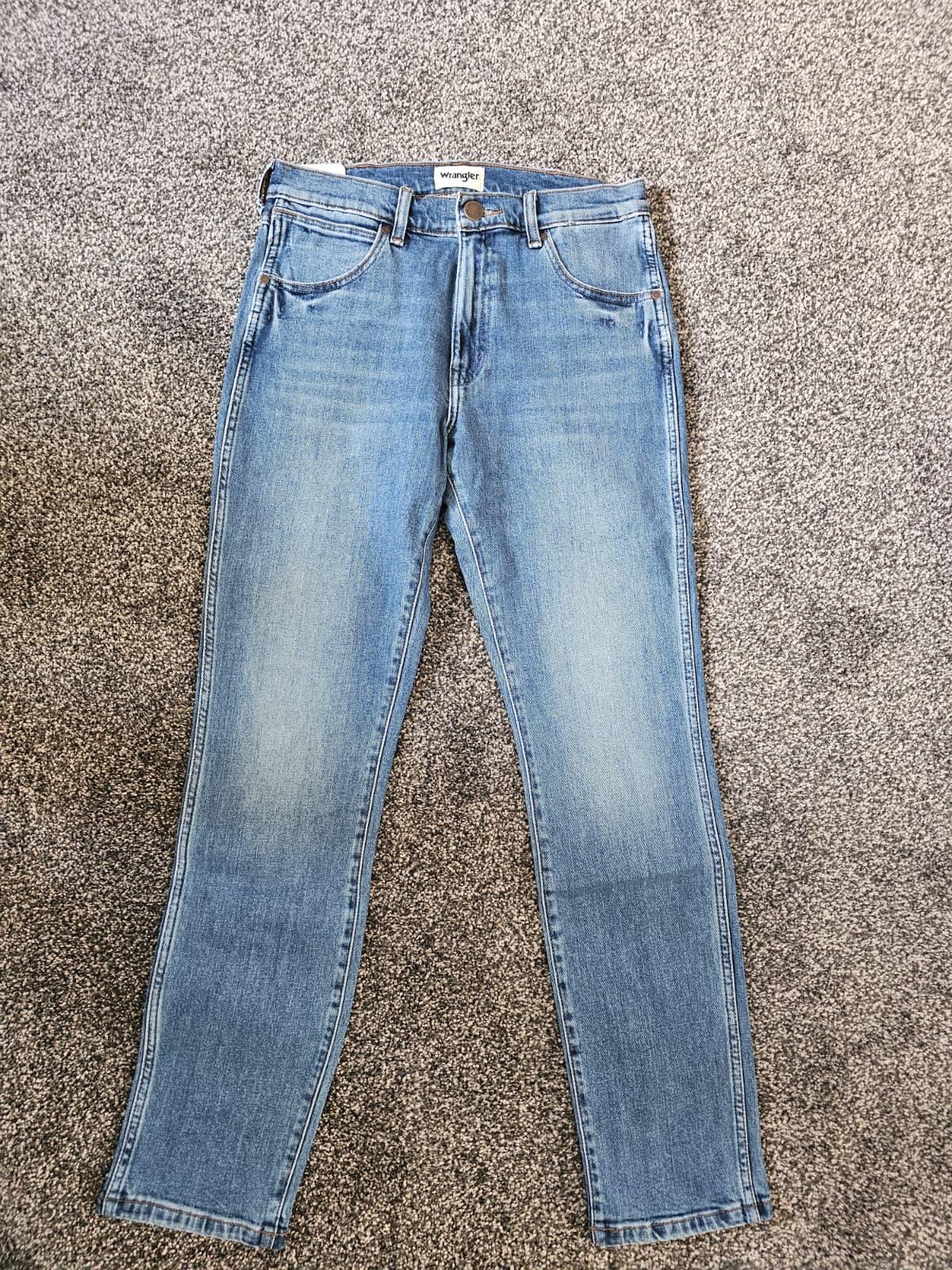 Wrangler Men's Larston 812 Slim Tapered Light Blue Wash Denim Jean's - 30/32
