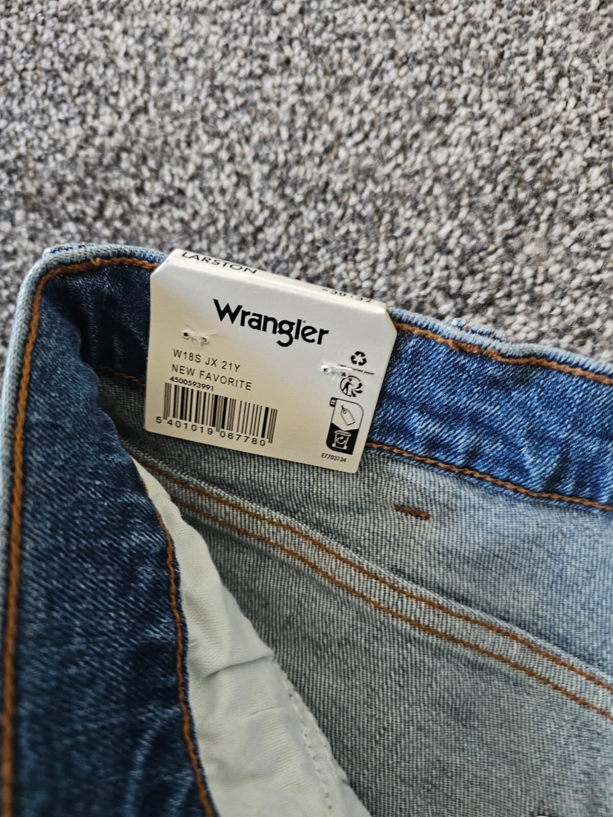 Wrangler Men's Larston 812 Slim Tapered Light Blue Wash Denim Jean's - 30/32