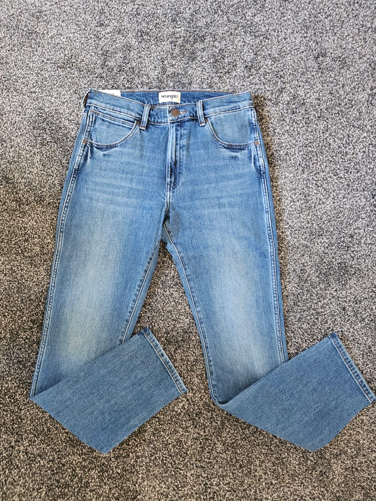 Wrangler Men's Larston 812 Slim Tapered Light Blue Wash Denim Jean's -30/32  NWT