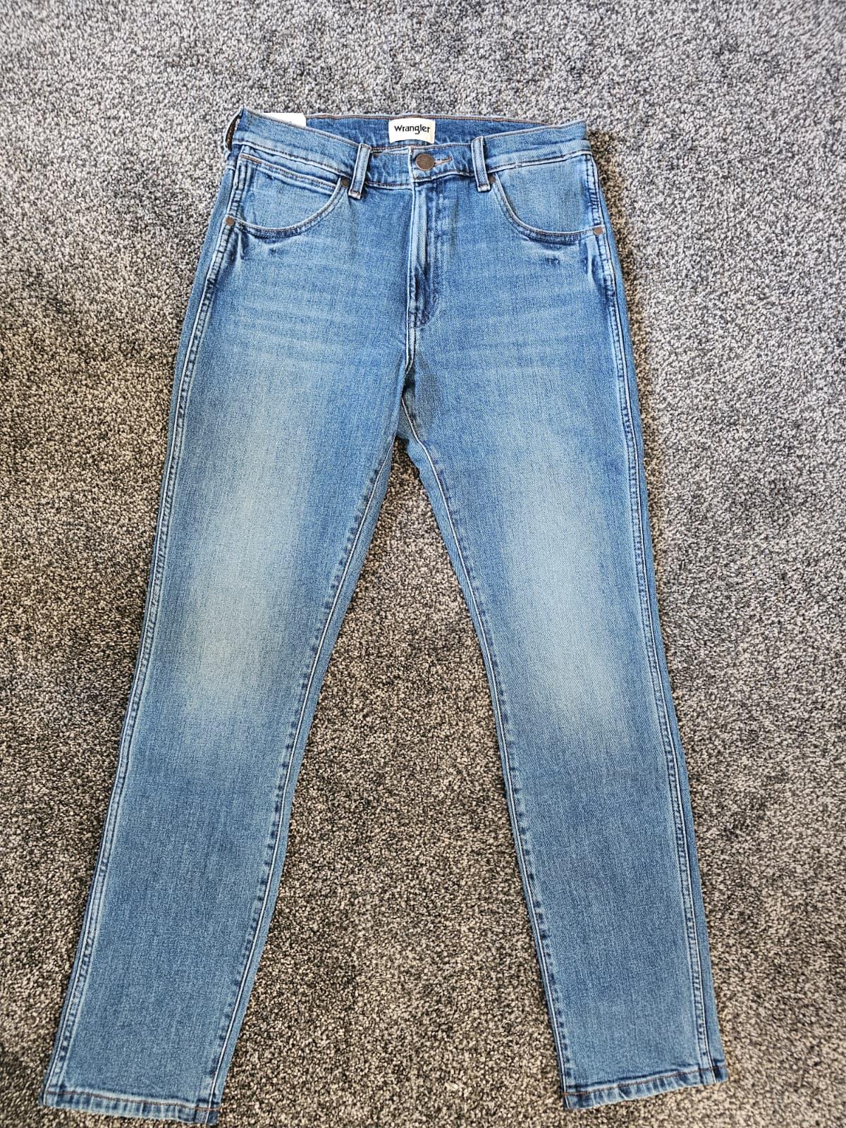 Wrangler Men's Larston 812 Slim Tapered Light Blue Wash Denim Jean's -30/32  NWT
