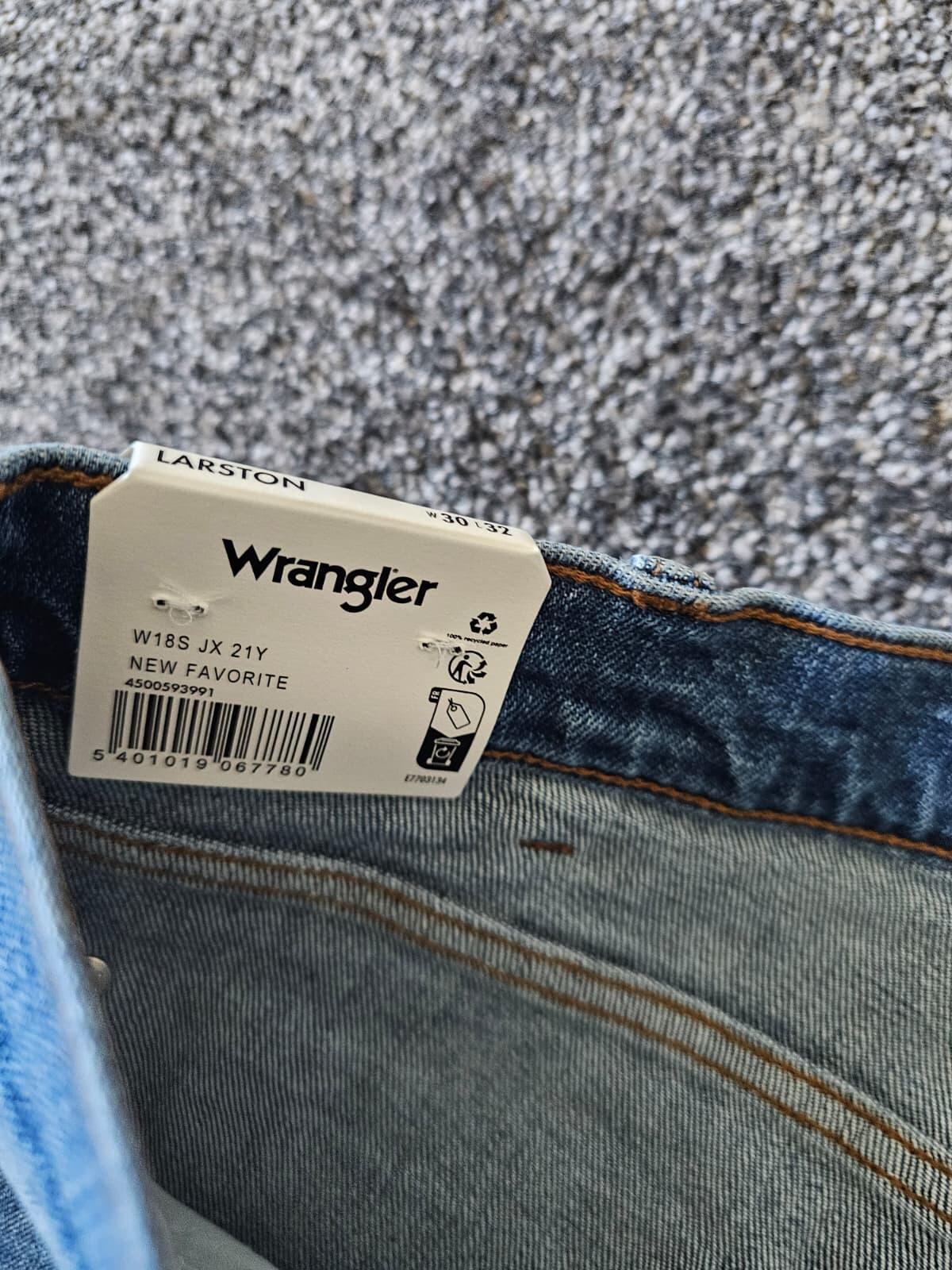 Wrangler Men's Larston 812 Slim Tapered Light Blue Wash Denim Jean's -30/32  NWT