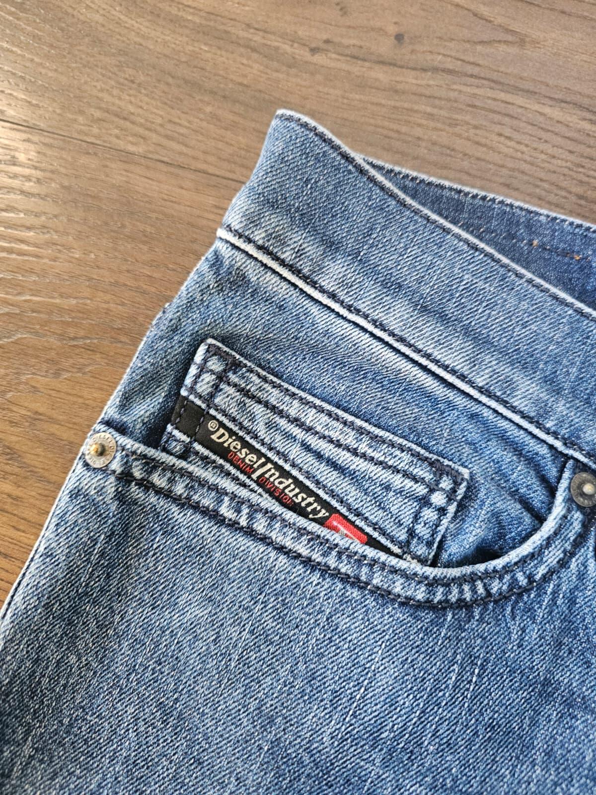 Diesel Men's D-Luster Blue Denim Jeans 511 Slim Fit - W30/32L