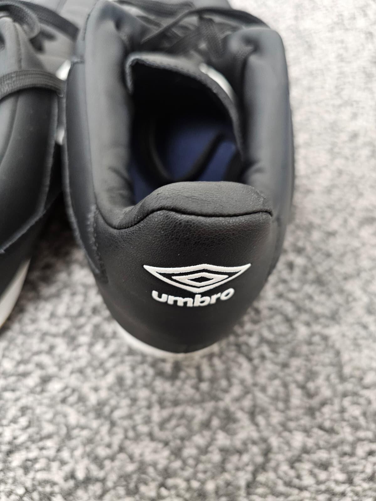 Umbro Men's 5v5 Five V Five Trainers/Sneakers - UK 7 - Black/White