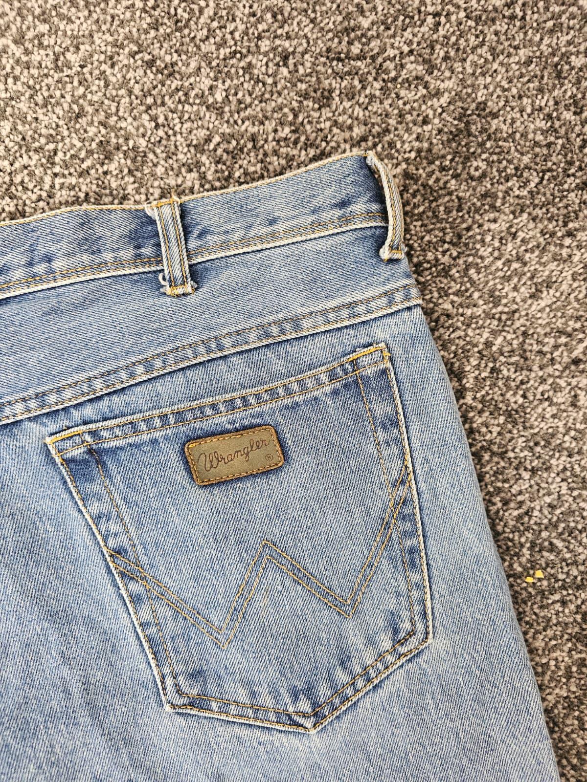 Wrangler Men's Straight Fit Light Blue Wash Denim Jeans/Pants - W38/L29
