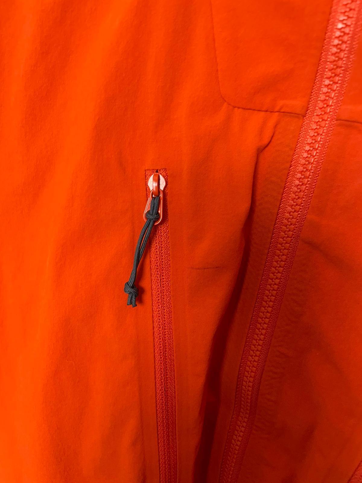 Rab Men's Full Zip Hooded Windbreaker Style Lightweight Jacket - M/Medium - Red