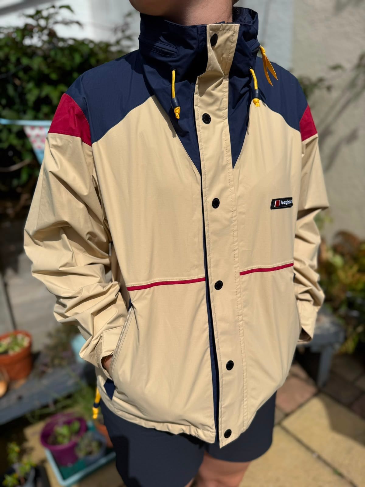 Berghaus Women's Mayeurvate Full Zip Hooded Waterproof Rain Jacket/Coat - M/Med