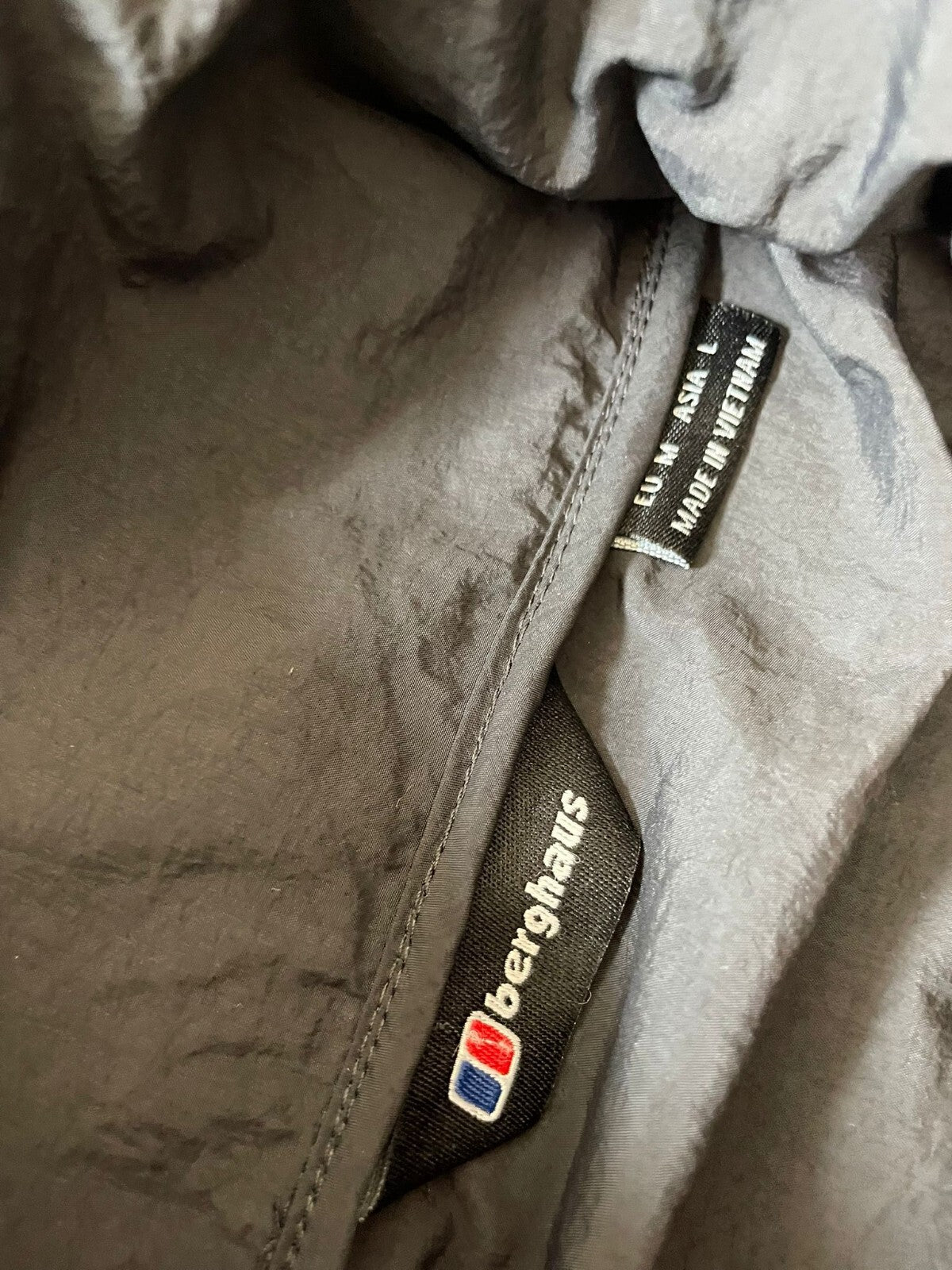 Berghaus Men's 1/2 Zip Pullover Packable Hooded Windbreaker Jacket - M/Medium