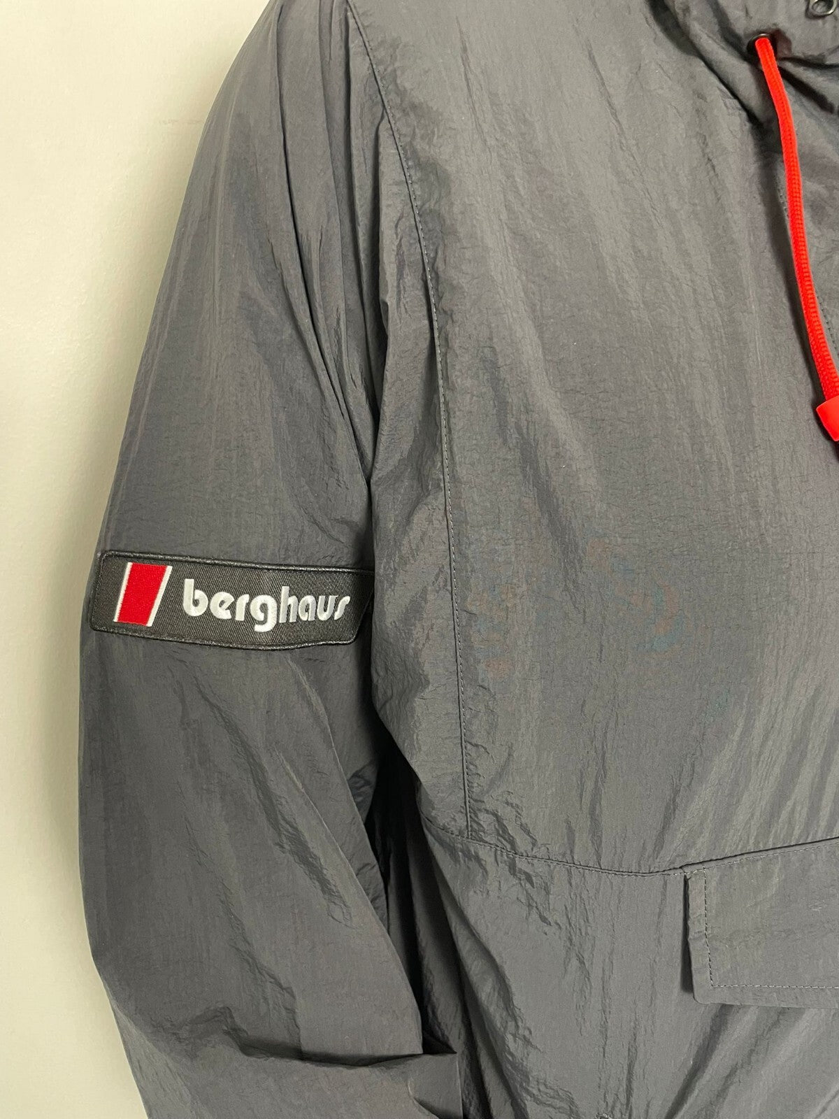 Berghaus Men's 1/2 Zip Pullover Packable Hooded Windbreaker Jacket - M/Medium