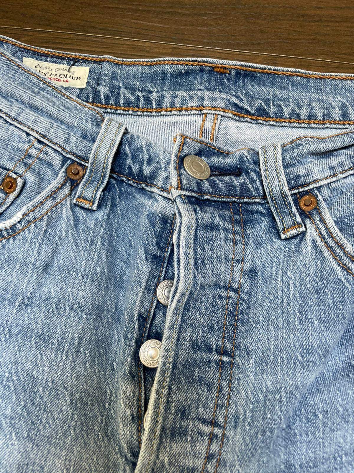 Levi's Men's 501 Straight Leg Ripped Blue Denim Jeans - W26/L27