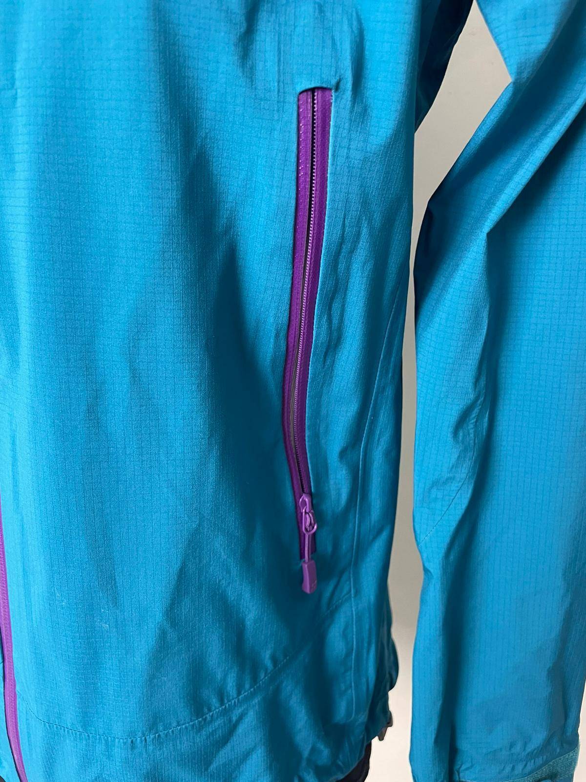 Rab Women's Full Zip Hooded Waterproof Lightweight Hiking/Walking Jacket - UK 12