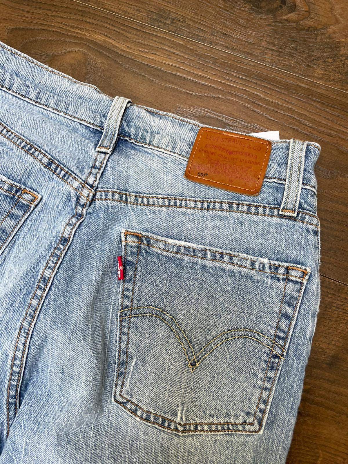 Levi's Men's 501 Straight Leg Ripped Blue Denim Jeans - W26/L27