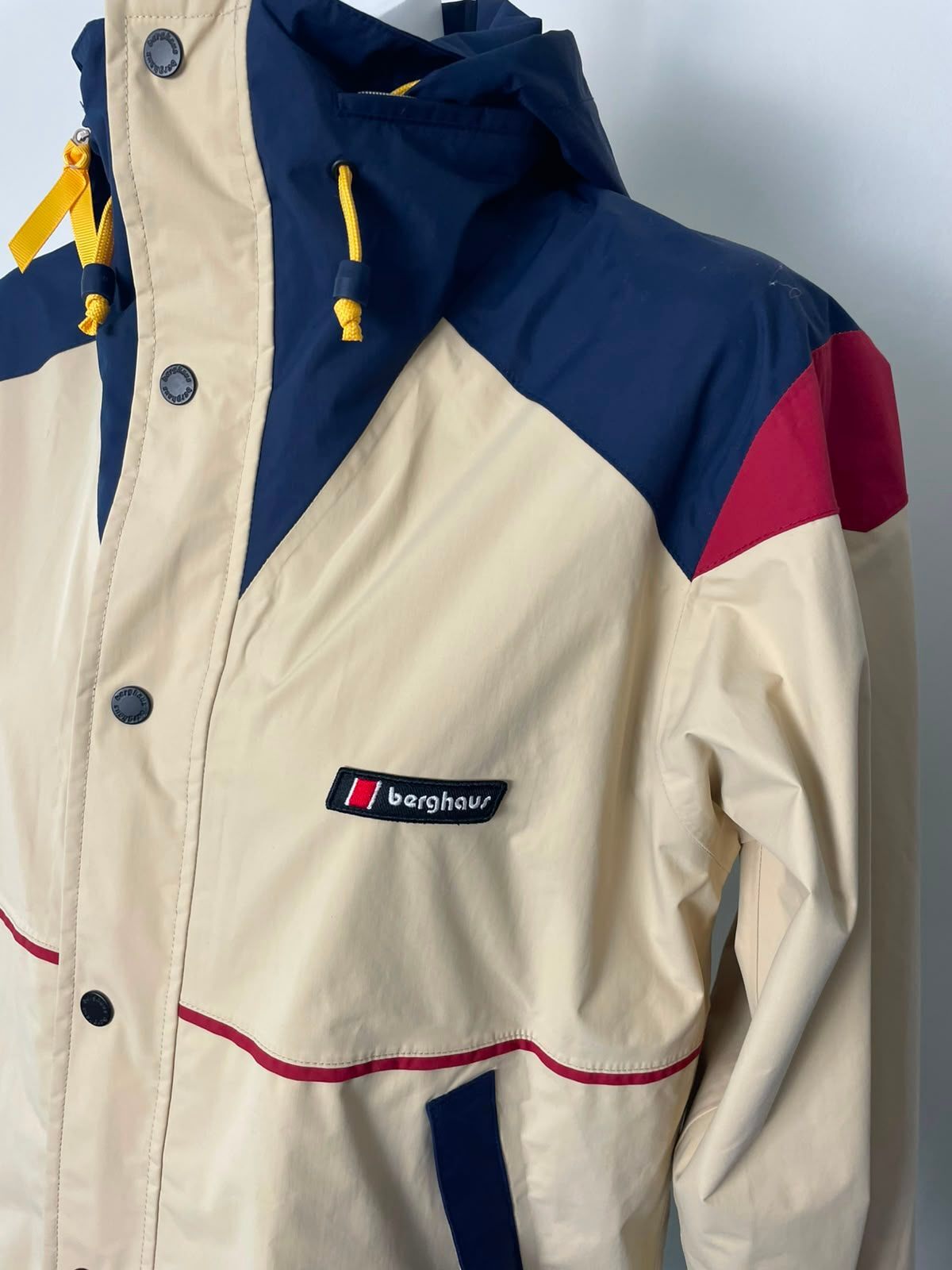 Berghaus Women's Mayeurvate Full Zip Hooded Waterproof Rain Jacket/Coat - M/Med