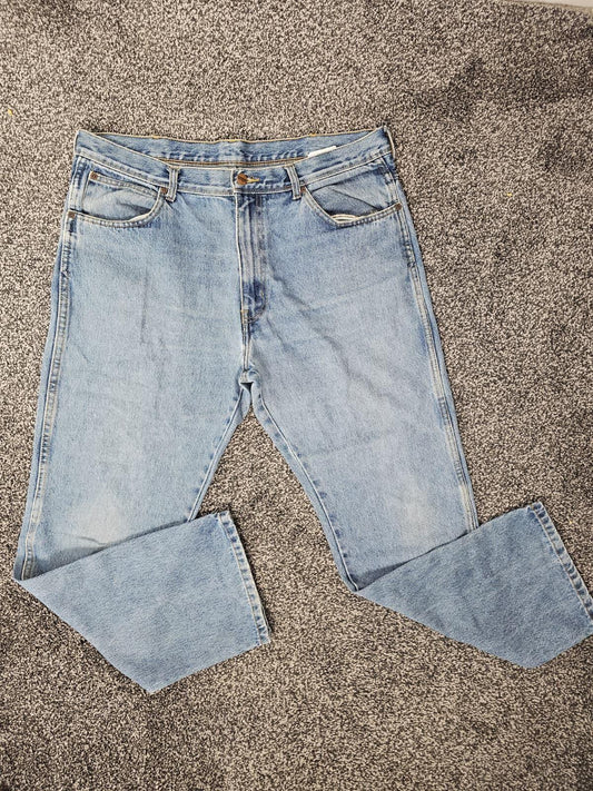 Wrangler Men's Straight Fit Light Blue Wash Denim Jeans/Pants - W38/L29